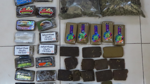 Parte de la droga decomisada.