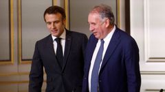  El centrista François Bayrou con Macron en diciembre del 2022.
