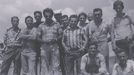 Reunión de los socialistas asturianos en el Valle del Porna (León, 1976) con Felipe González. Se puede ver a Marcelo García, Faustino García Zapico y Leonardo Velasco