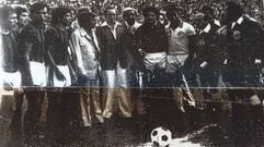 José Castro, segundo por la derecha, junto a Pelé, en el último partido del jugador brasileño en Venezuela