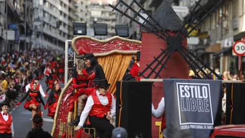 Comparsa de Moulin Rouge en Ourense.