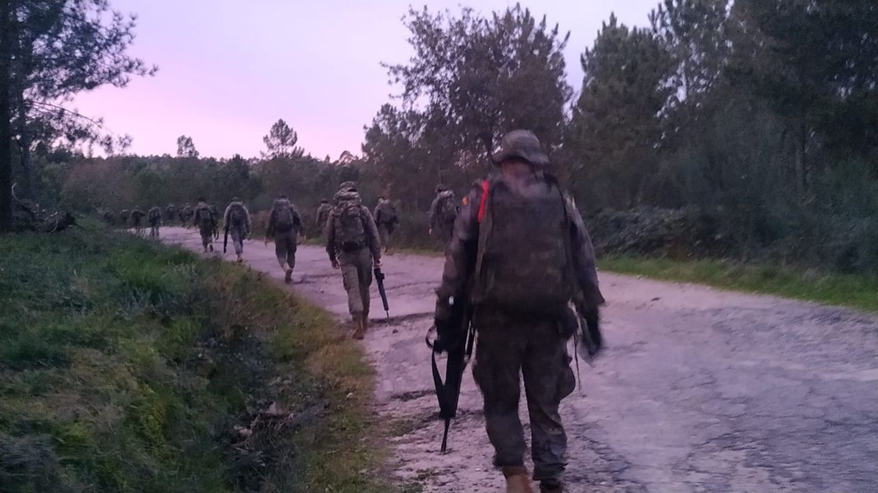 Un recorrido por el prestigioso alojamiento.El Cuartel General realiza una marcha de endurecimiento por las sendas del parque forestal de A Fracha