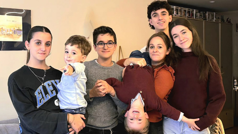 La asturiana Elena, con sus seis hijos. De izquierda a derecha: Elena (13 a�os), Rodrigo (3), Juan (13), Manuel (4), Luis (18) y Camino (16)