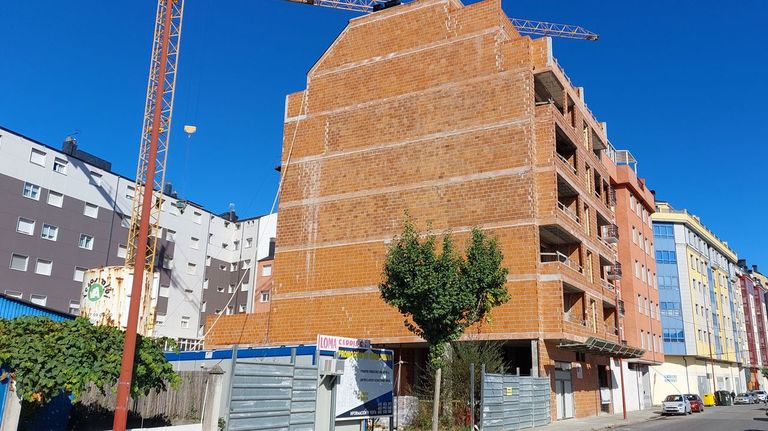 Edificio de la nueva construcción de viviendas