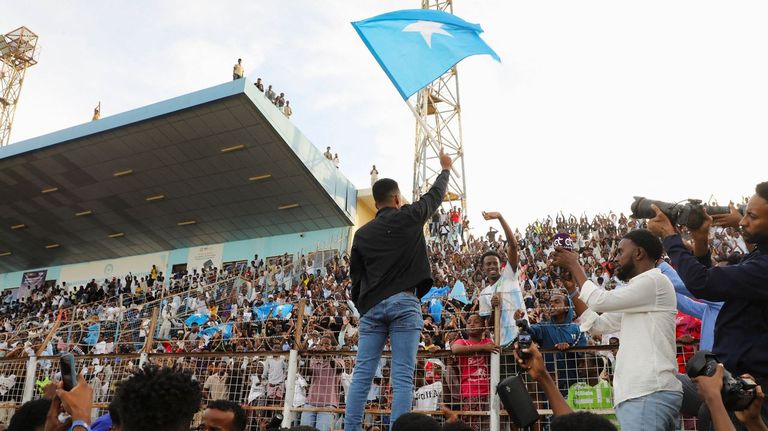 Somalia recibe como un héroe al árbitro vetado por Estados Unidos en el Mundial