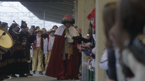 Cientos de personas acudieron a la estación de Monforte a recibir a los Reyes Magos