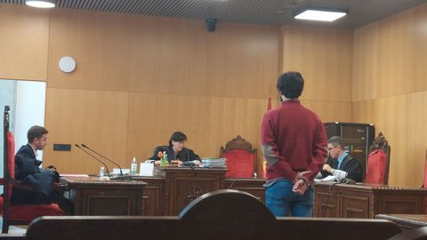 El acusado aceptó los hechos y la pena propuesta, y manifestó su conformidad en el Juzgado de lo Penal 1 de Ourense.