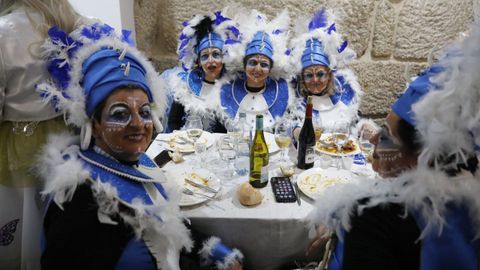 Los restaurantes de Verín volvieron a reunir a los grupos de mujeres que siempre participan en el xoves de comadres.