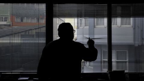Un detective, en su despacho, en una imagen de archivo