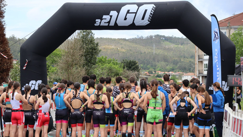 Unha carreira popular na que participan varios mozos.