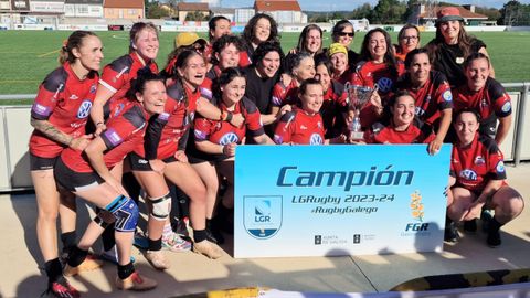 El Pontevedra Rugby Club en Laln, tras proclamarse campen de la liga gallega femenina.