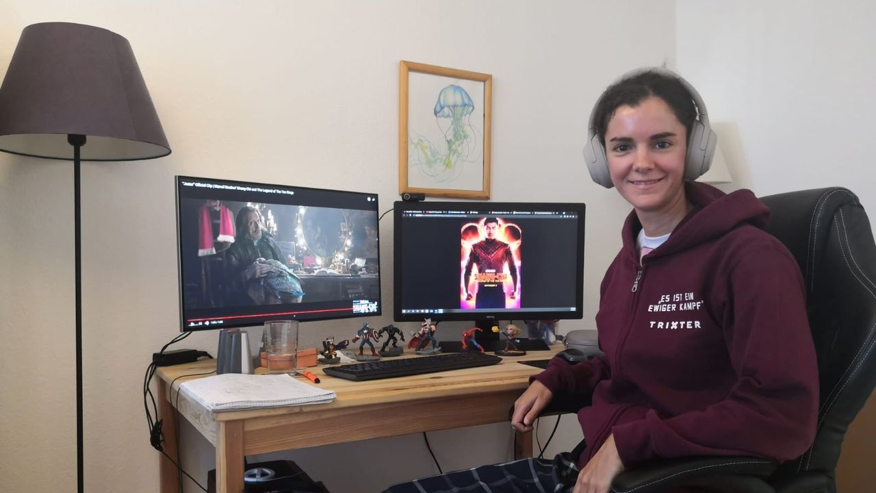 Ana Cambn na sala de control na que traballa