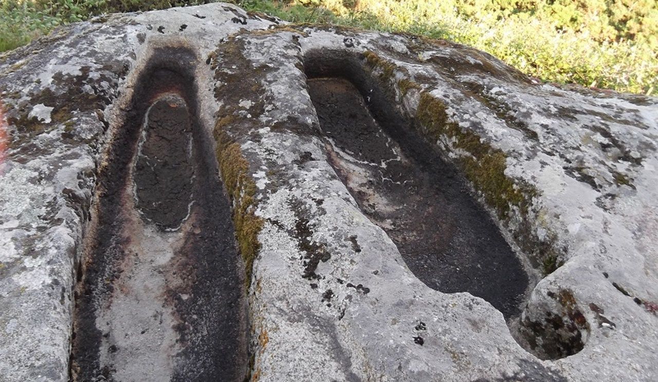 El colectivo Patrimonio dos Ancares documenta nuevos petroglifos en el Concello de Sarria