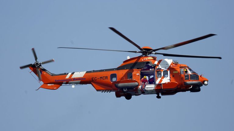 Rescatados los siete tripulantes del pesquero Itoitz a 30 millas de A Coruña