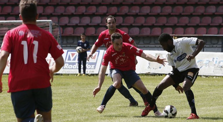 La presión del combinado de Rozavales dejó sin recursos a los albinegros en el tramo final.