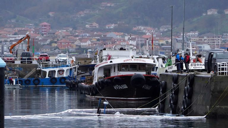 Se hunde un barco bateeiro en el muelle de A Mosqueira de Moaña