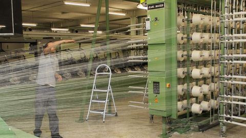 La firma gallega produce anualmente ms de ocho millones de metros de tejido que exporta a diversos pases del mundo.