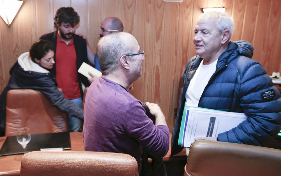 Fortes y Benjam�n Escontrela charlan tras un pleno. 