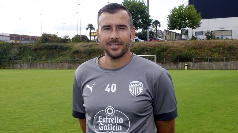 Yago Iglesias, entrenador del CD Lugo: «Vamos a Tenerife con la idea de sumar los tres puntos»