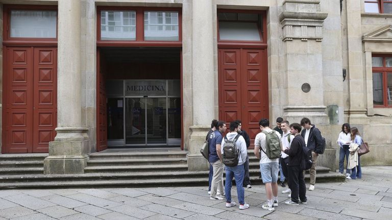 El consejo de docencia dará hoy luz verde al pacto para descentralizar Medicina