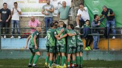 Los jugadores del Arenteiro celebran uno de los tres goles anotados ante el Pulido, en la Copa Federación