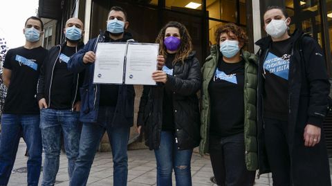 El colectivo Enfermeiras Eventuais en Loita entreg las firmas en la delegacin de la Xunta en Ourense