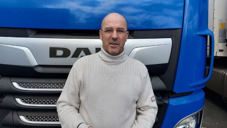José Antonio Moreno, transportistas de La Bañeza retenido en Narón