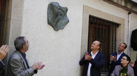 A Festa da Palabra.Descuberta da placa-escultura de Carlos Casares feita polo escultor Xos Cid, nos xardns Bispo Cesreo de Ourense