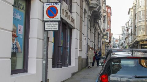 Sealizacin de la zona azul en una de las calles del centro de Ferrol, que lleva aos sin tener vigencia