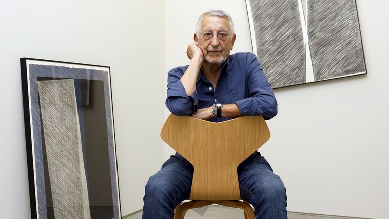 Luis Sirvent, coleccionista de arte y galerista: «Tenemos 4.174 máquinas de escribir»