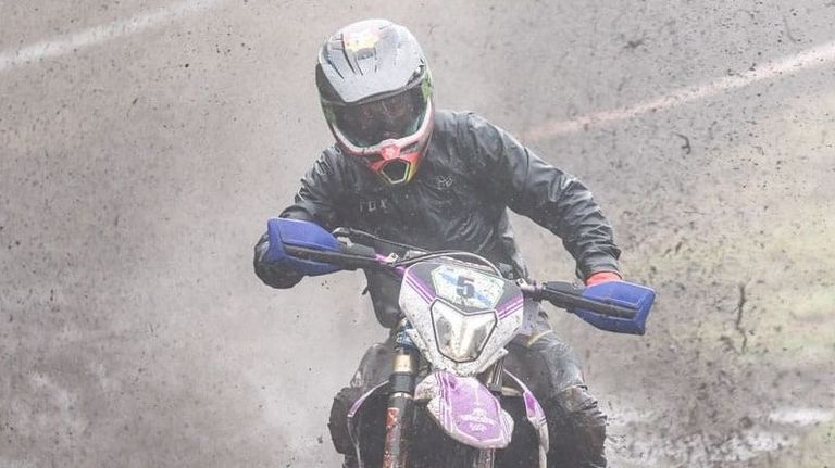 El barro marcó el desarrollo de la cita motociclística de A Peroxa