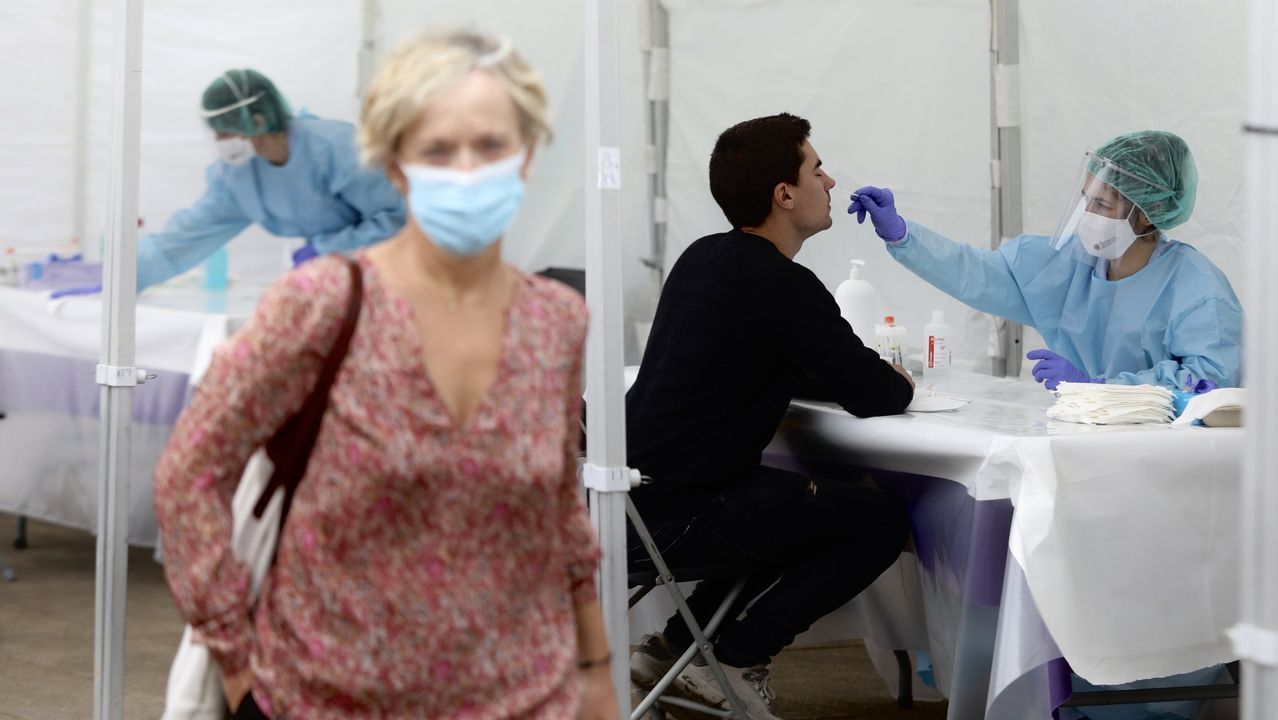 V�deo de las elecciones en Burela, con colas para votar.Imagen de las pruebas de coronavirus realizadas en Ordicia