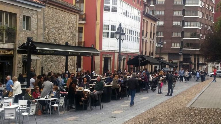 Las terrazas de Avilés, repletas de clientes