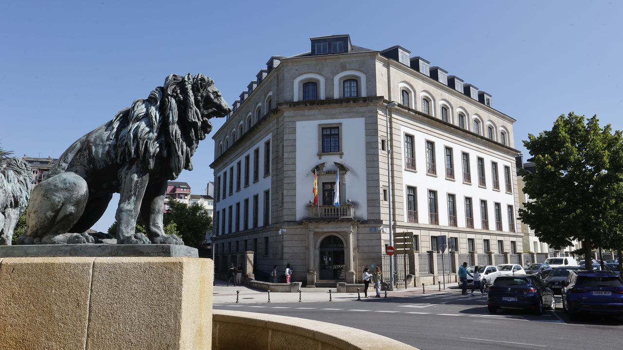La Vuelta recorri la provincia de Lugo.Fachada de la Audiencia Provincial de Lugo
