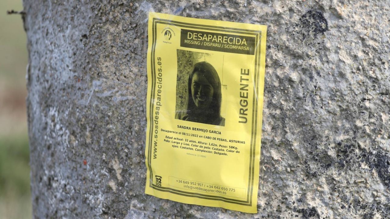 Cartel de alerta de la desaparición de Sandra Bermejo en el Cabo Peñas