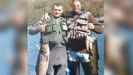 Manuel Prado Vázquez (izquierda), junto a un amigo, en una de sus amadas jornadas de pesca.