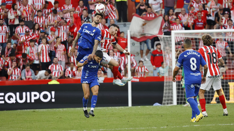 Derbi asturiano entre el Real Sporting de Gijon y el Real Oviedo en El Molin�n