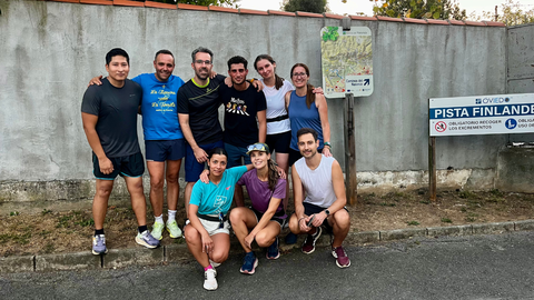Judith y Brett son los fundadores de We Run Astur, un club de running que re�ne cada semana a varios aficionados de este deporte en Oviedo