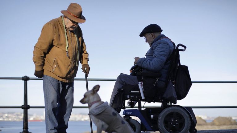 Cuatro de cada diez pensiones de jubilación en Galicia superan ya el salario mínimo