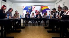 Primera de las reuniones mantenidas por PSOE, Xixn S Puede e IU para abordar la posible mocin de censura contra Foro