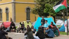 Una treintena de universitarios ha iniciado este martes una acampada en el campus de El Miln, en Oviedo, para mostrar su apoyo al pueblo palestino