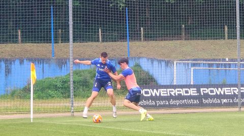 Marco Esteban y Paraschiv, en el entrenamiento del Real Oviedo