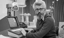 John McCarthy acu en 1956 el concepto de inteligencia artificial
