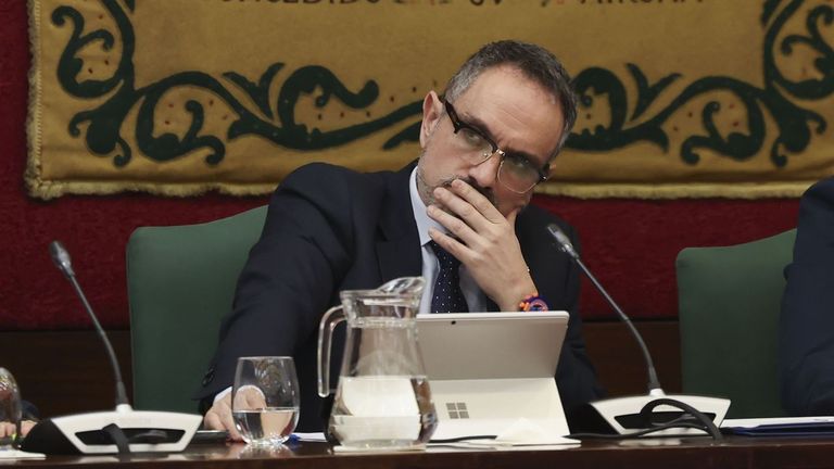 Admitida la querella de una exedil del PP por presunto acoso contra el alcalde de Móstoles