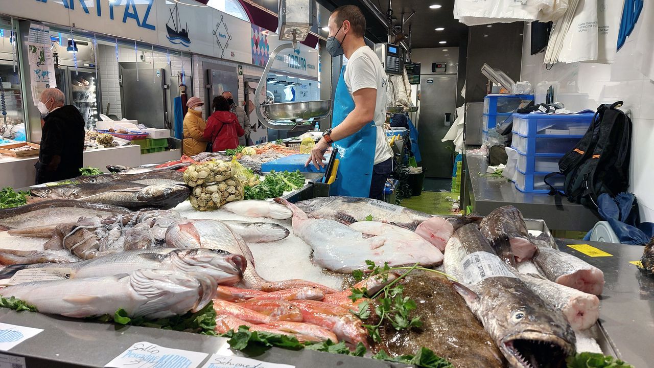 En v�speras de Nochebuena, en la plaza de abastos de Lugo hab�a abundancia y variedad de productos