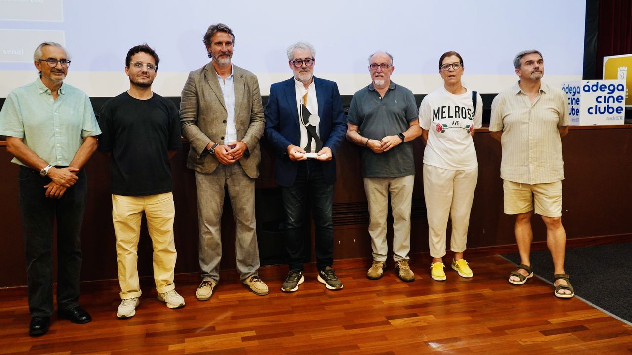 Unha malla coma as de antes en Bamiro, Vimianzo: &iexcl;mira estas imaxes!.A Semana de Cine arrincou este venres cunha homenaxe a Carlos Blanco.