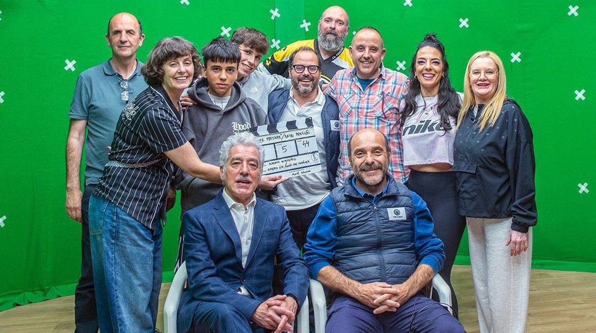Equipo de rodaje del proyecto &laquo;Under Pressure - Baixo Presi&oacute;n&raquo; de O Faiado Produci&oacute;ns