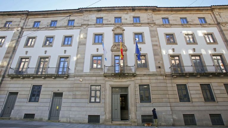 La Fiscalía solicita dos años de cárcel a un empresario de O Porriño por falsificar la firma de un trabajador fallecido en accidente laboral