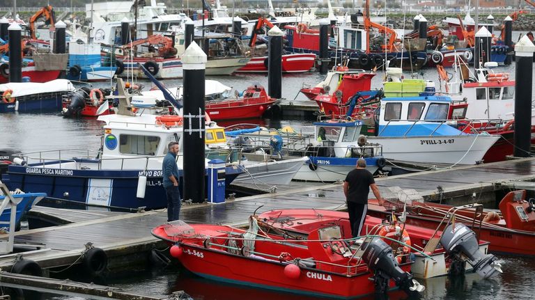 Cambados encabeza la rebelión contra el diario electrónico en los barcos de más de doce metros: paro de la flota el lunes y concentración en Tragove