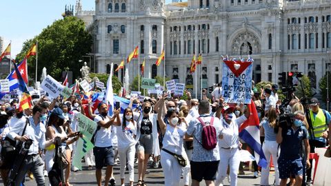 Cientos de personas se manifestaron en Madrid para pedir el fin de la dictadura en Cuba